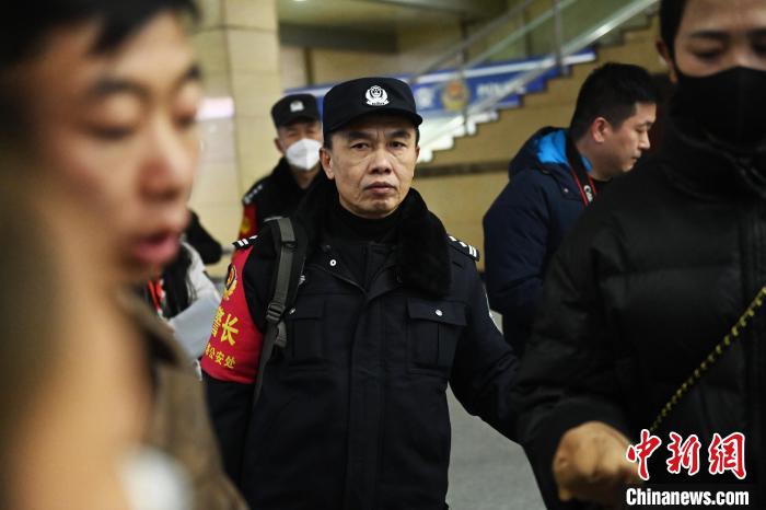 線上賭場：（新春走基層）老乘警最後的春運：26載“列車情緣”見証時代變遷