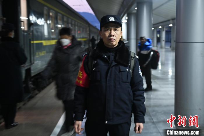 線上賭場：（新春走基層）老乘警最後的春運：26載“列車情緣”見証時代變遷