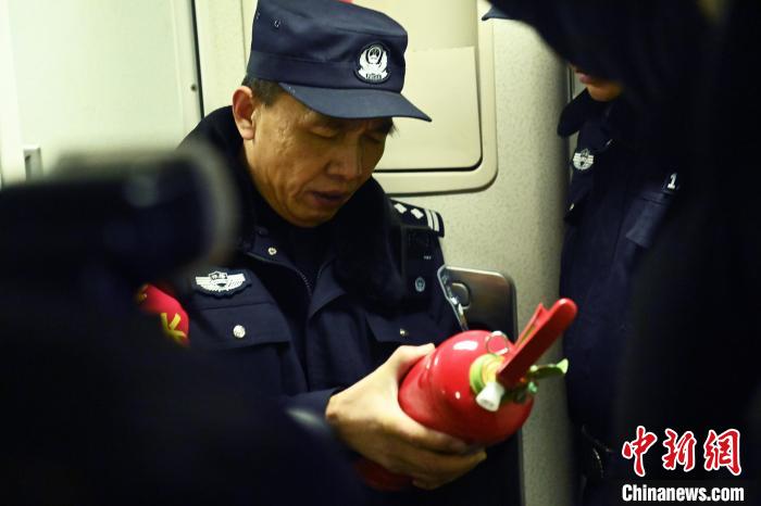 線上賭場：（新春走基層）老乘警最後的春運：26載“列車情緣”見証時代變遷