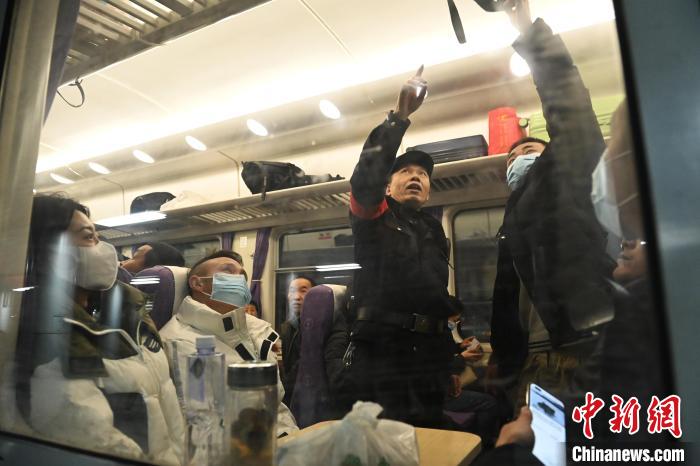 線上賭場：（新春走基層）老乘警最後的春運：26載“列車情緣”見証時代變遷